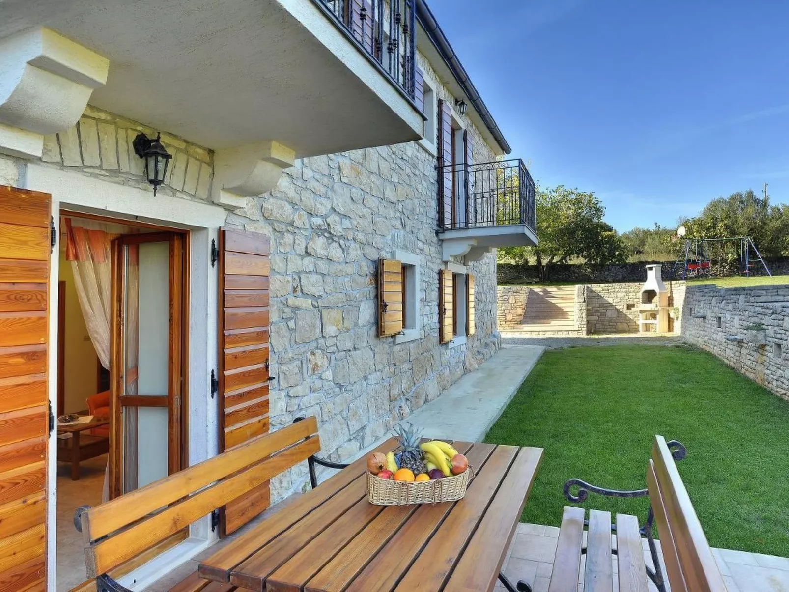 Appartement in Rakalj mit Großem Garten und Panoramablick-Dehors