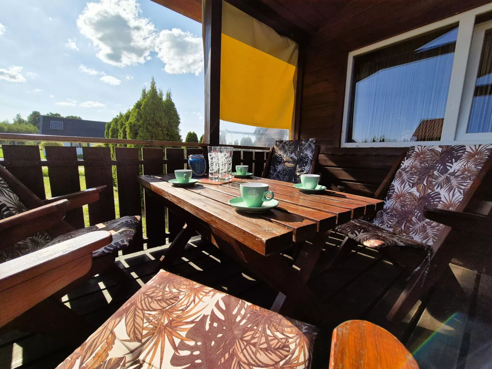 Mit gemeinschaftlichem Pool-Draußen