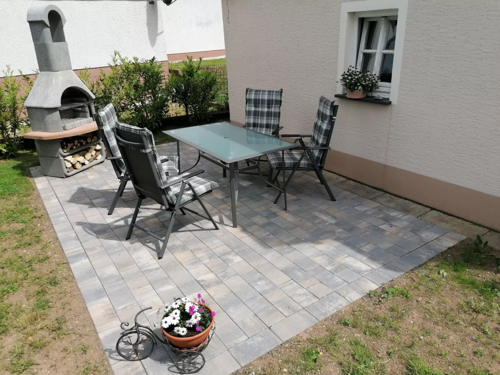 Appartement mit Terrasse-Draußen