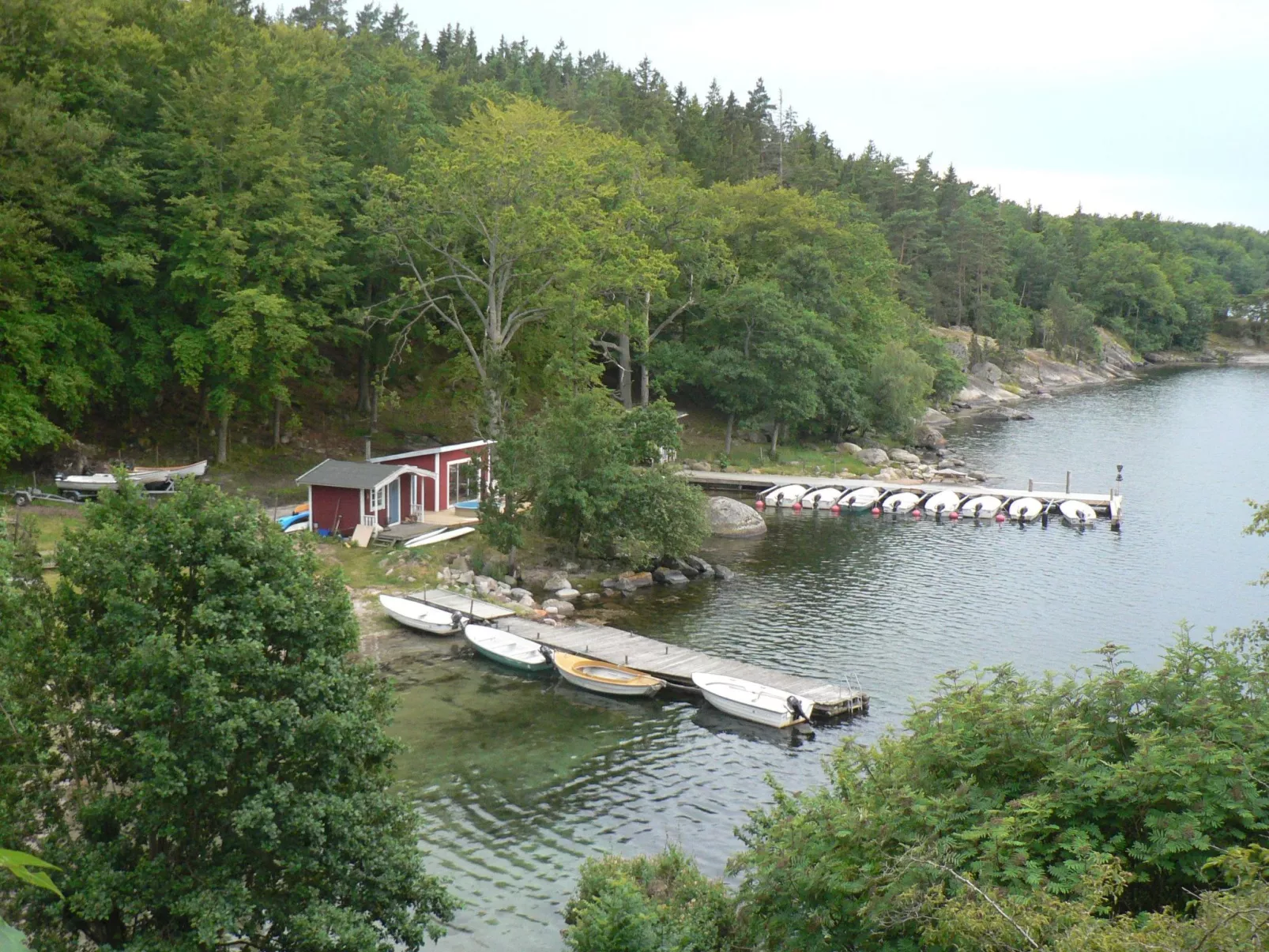 Holzhaus mit überdachter Terrasse-Outside