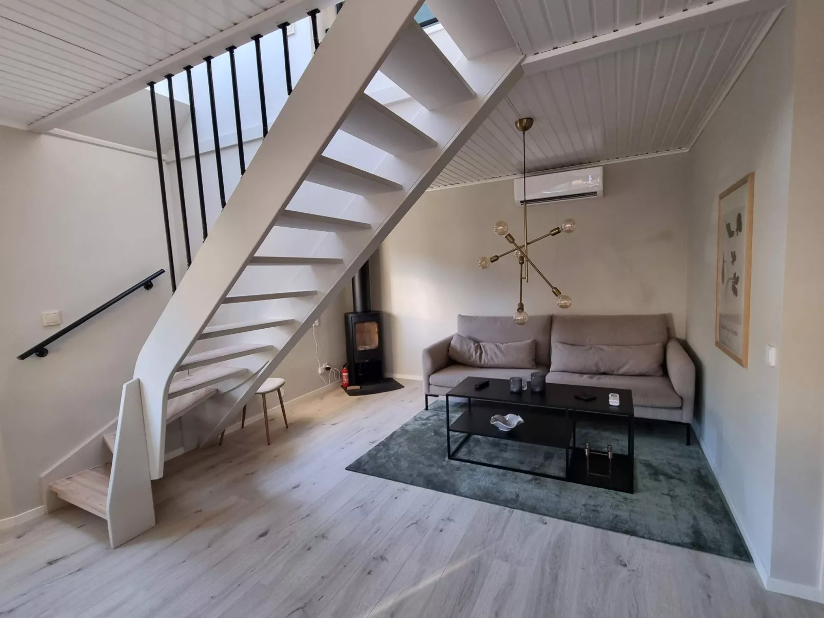 "Paradisvägen" direkt am Strand-Drinnen