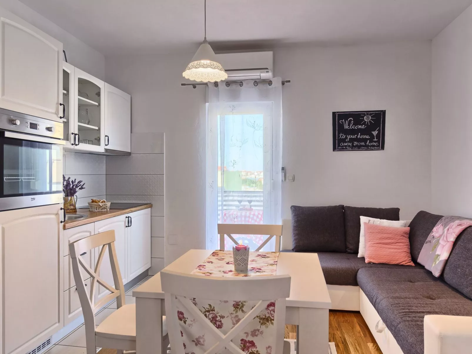 Gemütliches Studio mit Balkon-Drinnen