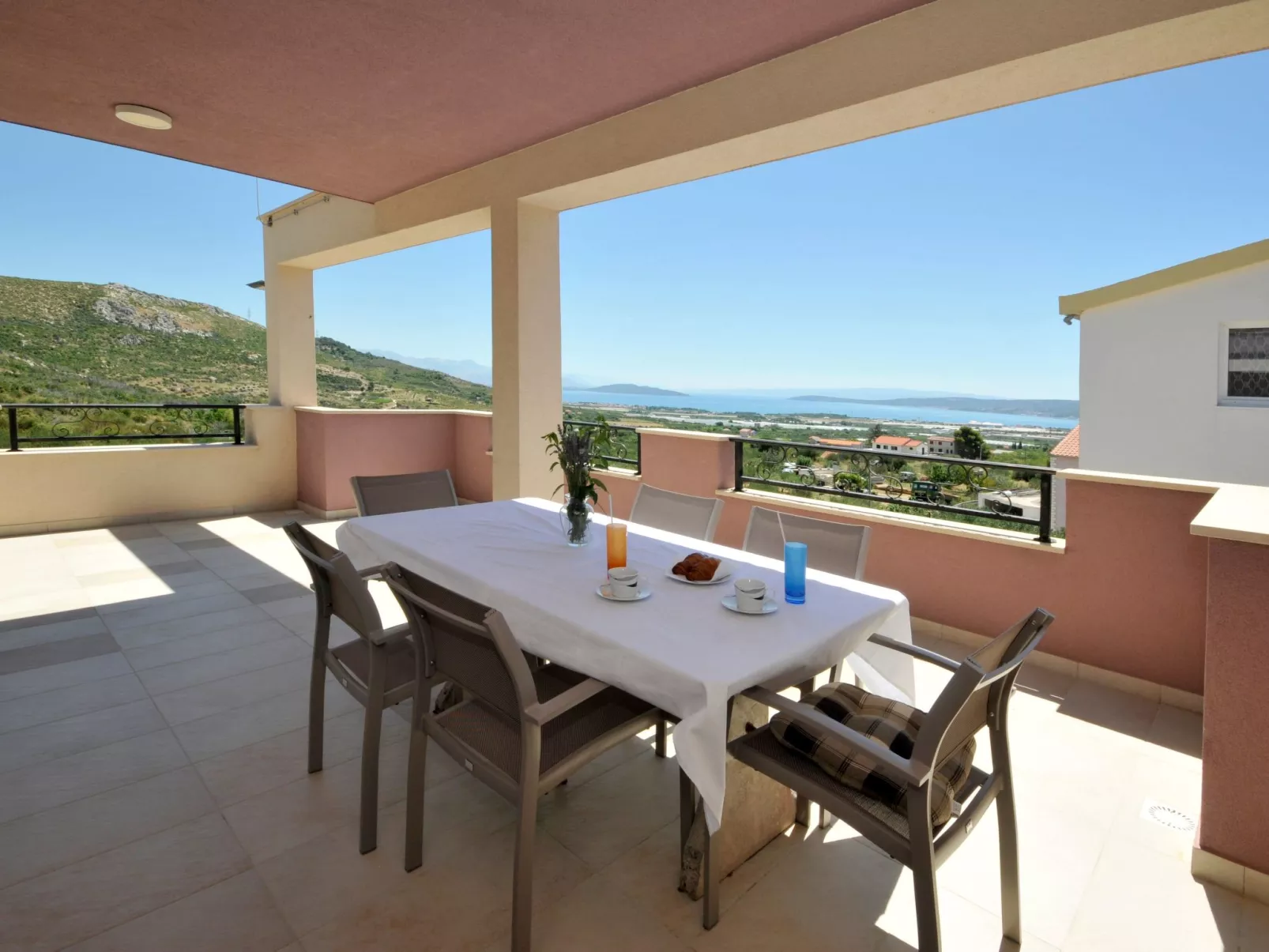 Villa Rimac in Kastel Stafilic mit Garten, Grill-Draußen