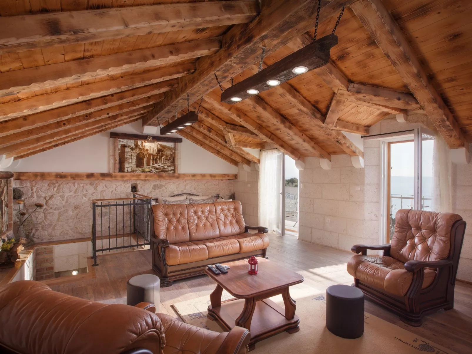 Charmantes Steinhaus mit Pool und Meerblick-Drinnen