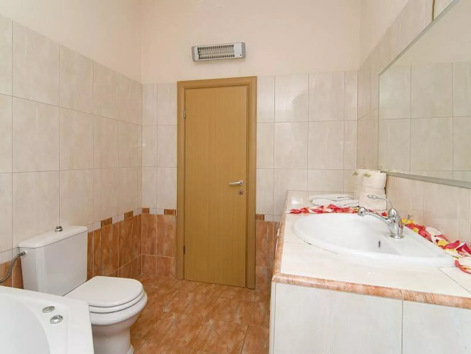 Mit Privatparkplatz-Drinnen