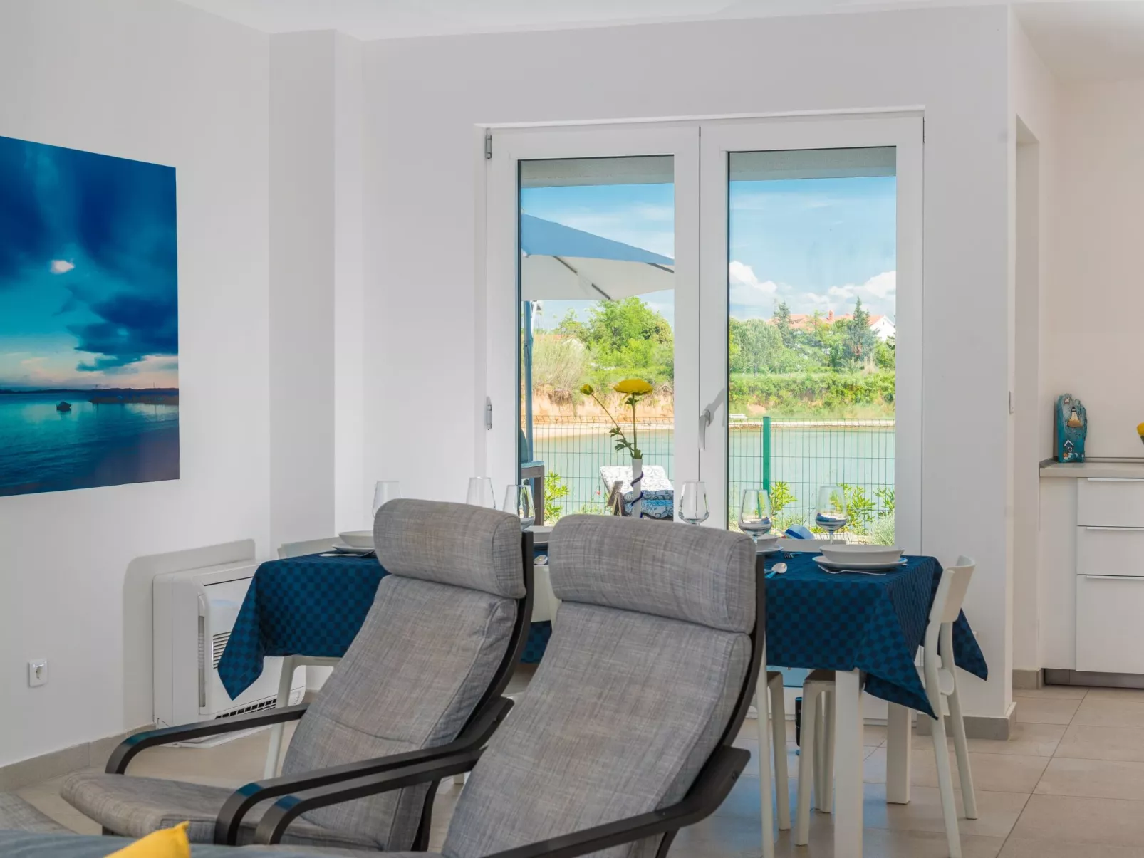 Strandvilla "Miri Olive" mit beheiztem Pool-Drinnen