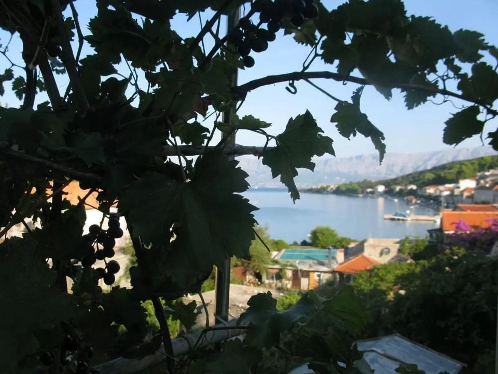 Hütte "Moj mir" mit Blick auf das Wasser-Dehors