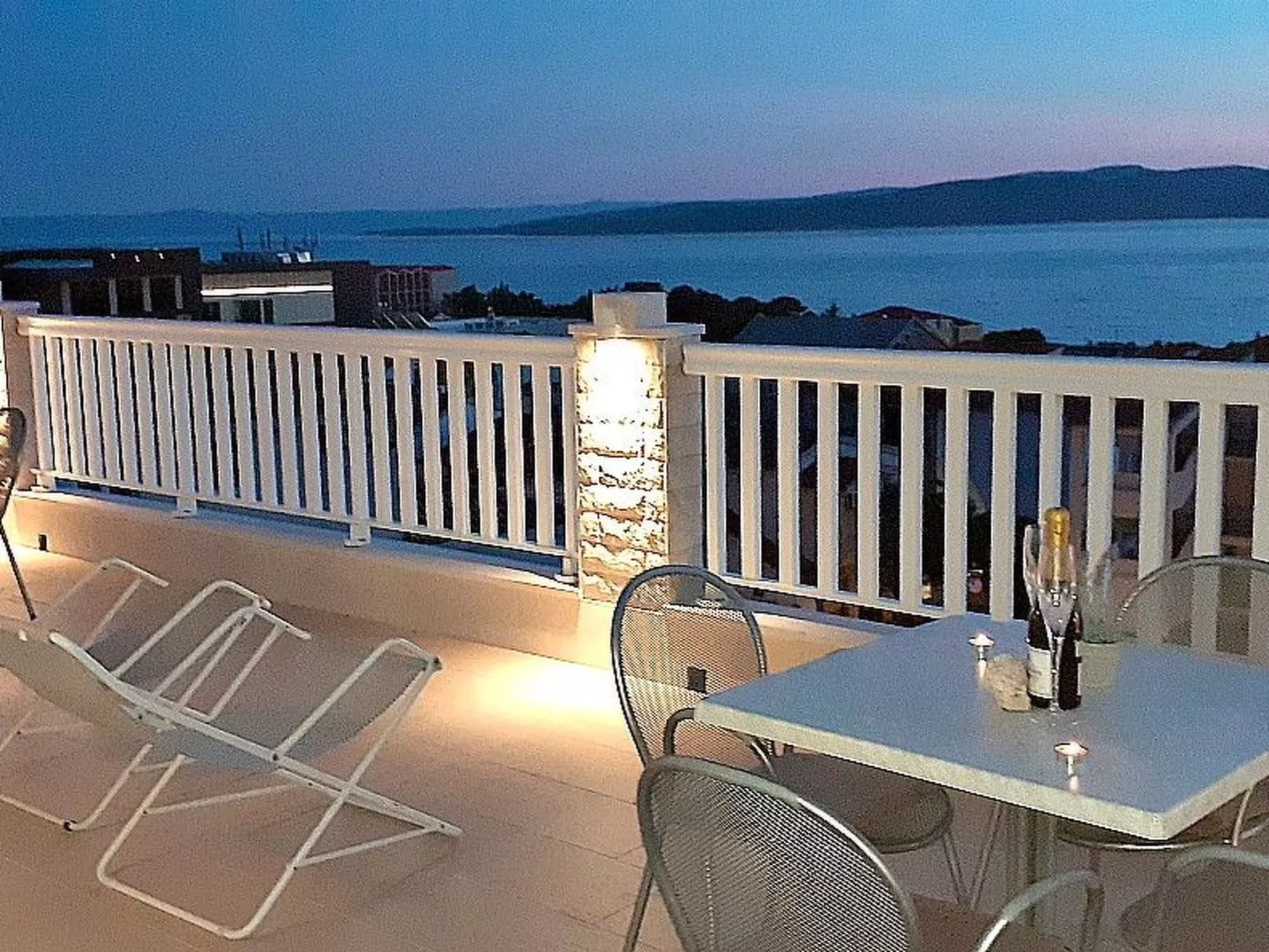 Schöne Ferienwohnung in Baska Voda mit Terrasse-Draußen
