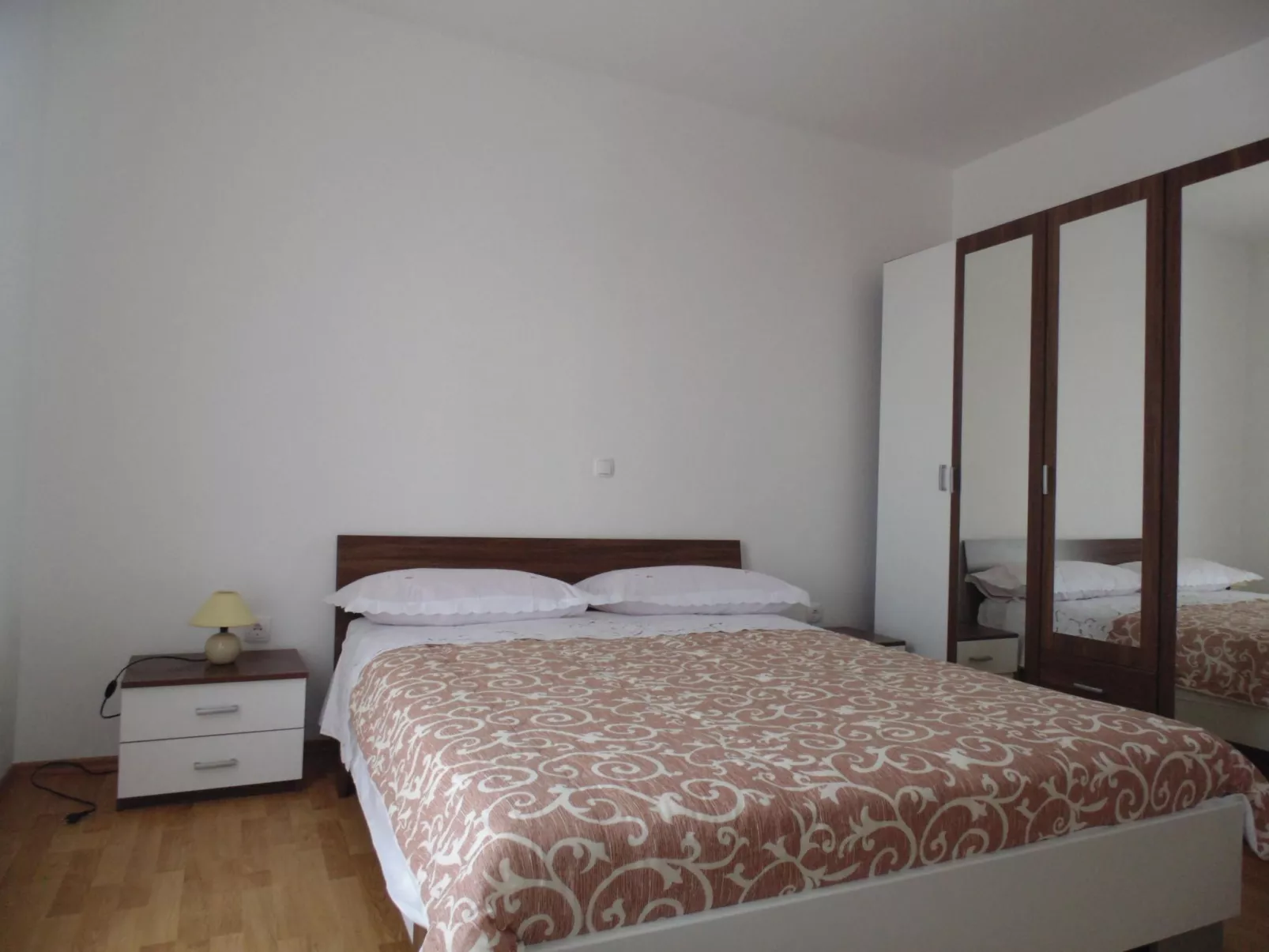 Komfortable Wohnung mit Balkon und Meerblick-Drinnen