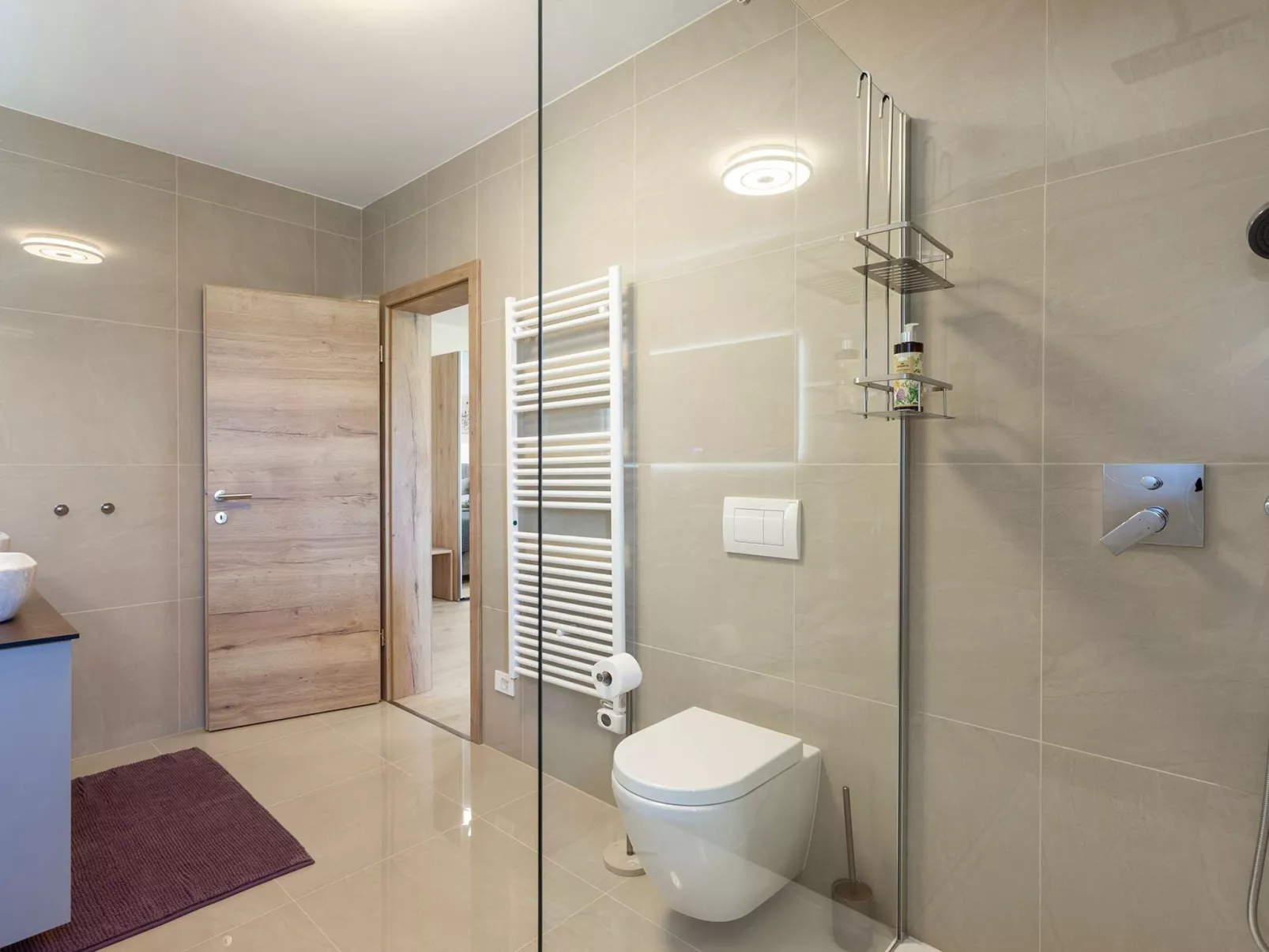 "Luxuriöse App. mit Pool"-Drinnen