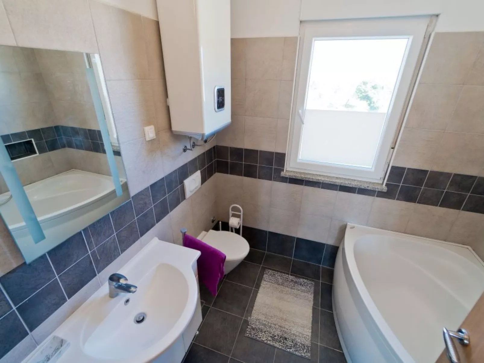 Mit privatem beheiztem Schwimmbad-Image-tags.info