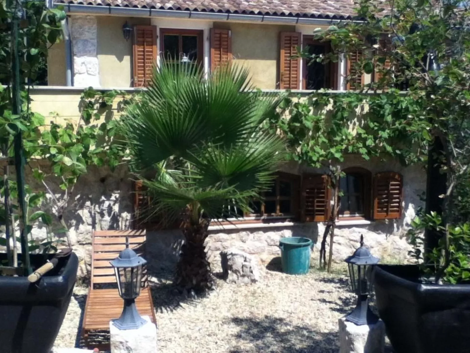 Insel Krk - Restauriertes  Steinhaus-Draußen