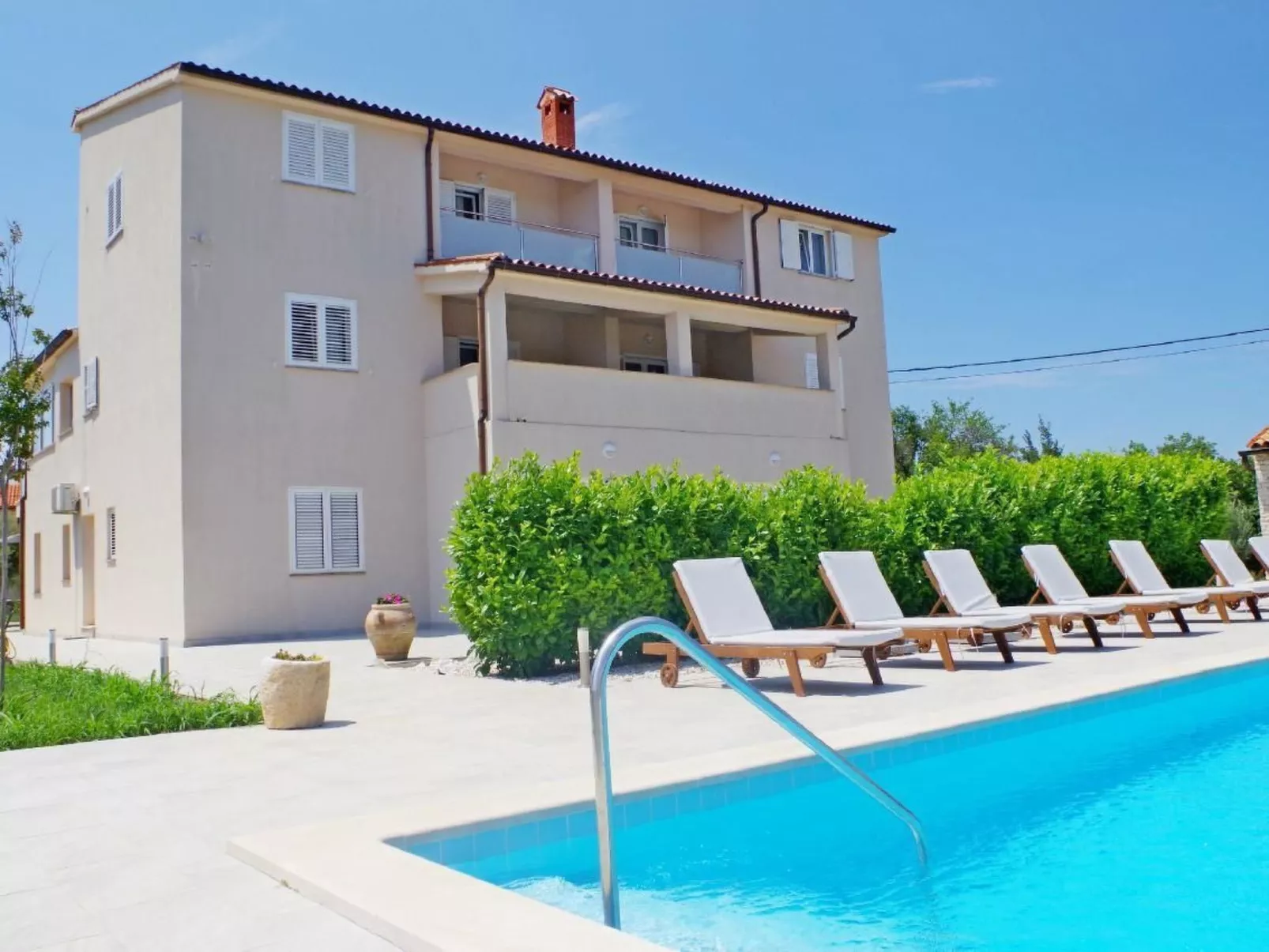 Wohnung in Rakalj mit Parkplatz und Poolblick-Outside