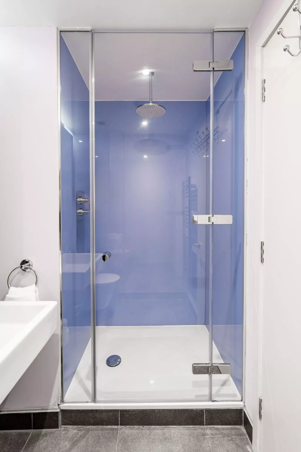 Moderne und stilvolle Wohnung mit eigenem Bad in der Nähe von Notting Hill und-Inside