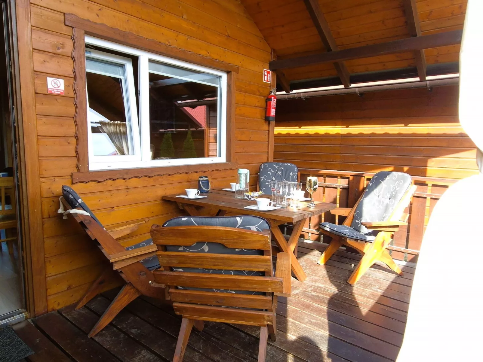 "New 5" mit Infinity-Pool-Draußen