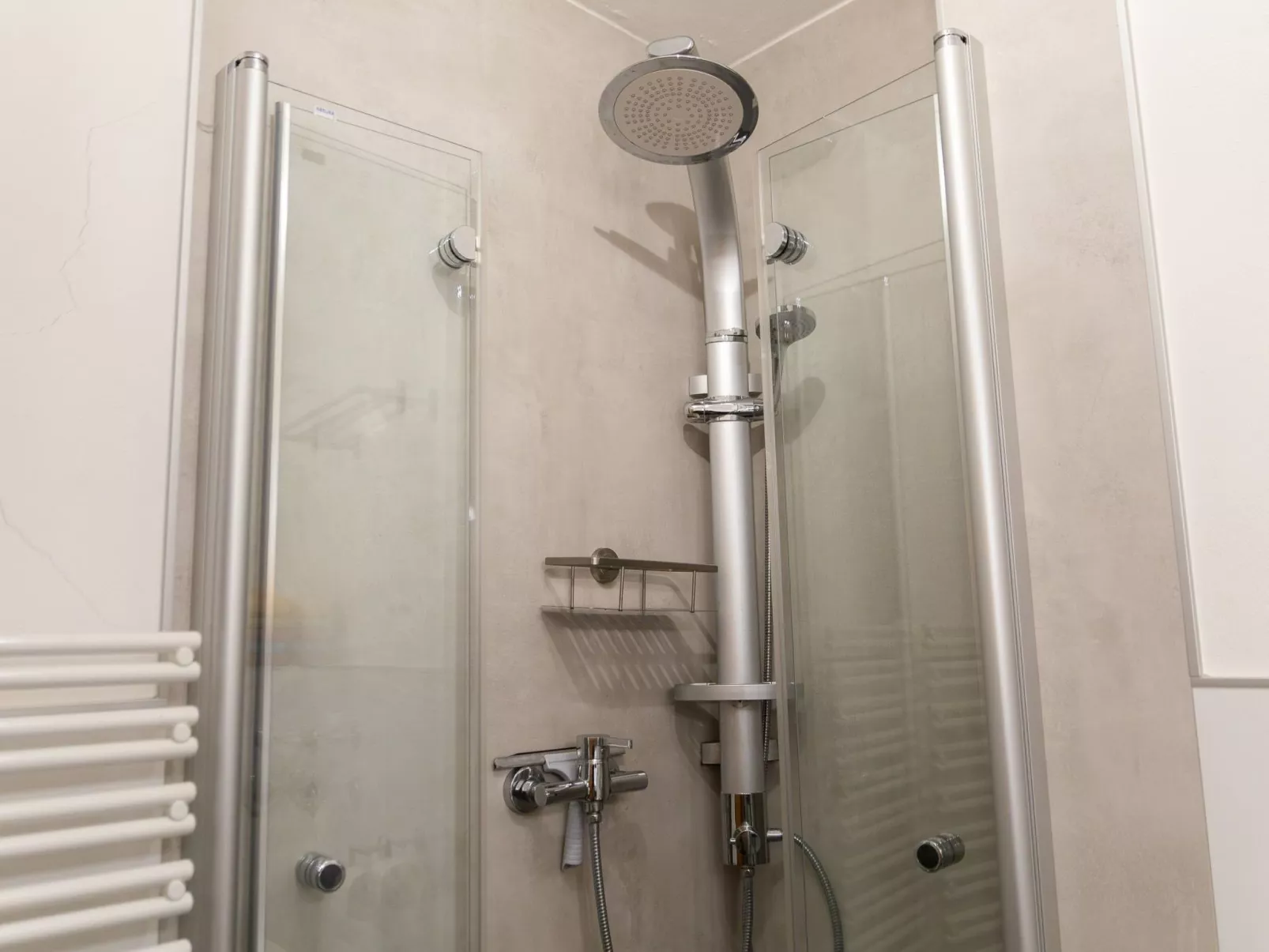 Mit zwei Schlafzimmern und Terrasse-Drinnen