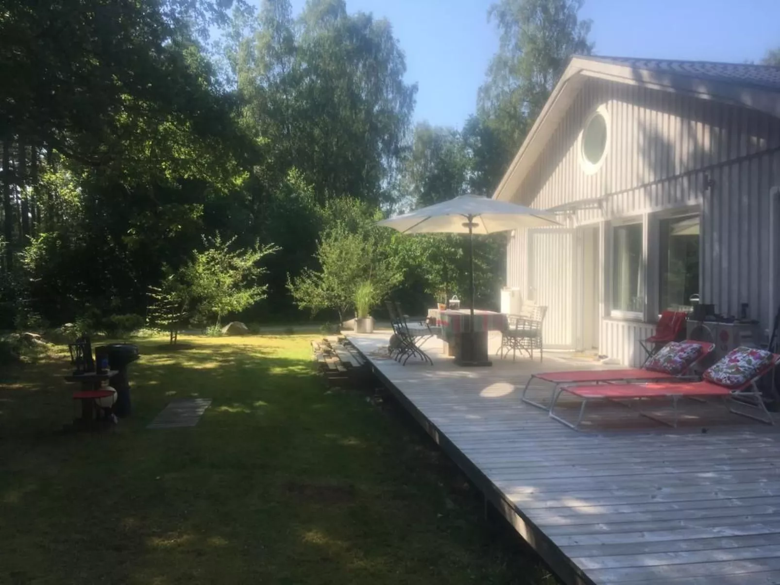 Mit Terrasse, Grill und Garten-Dehors