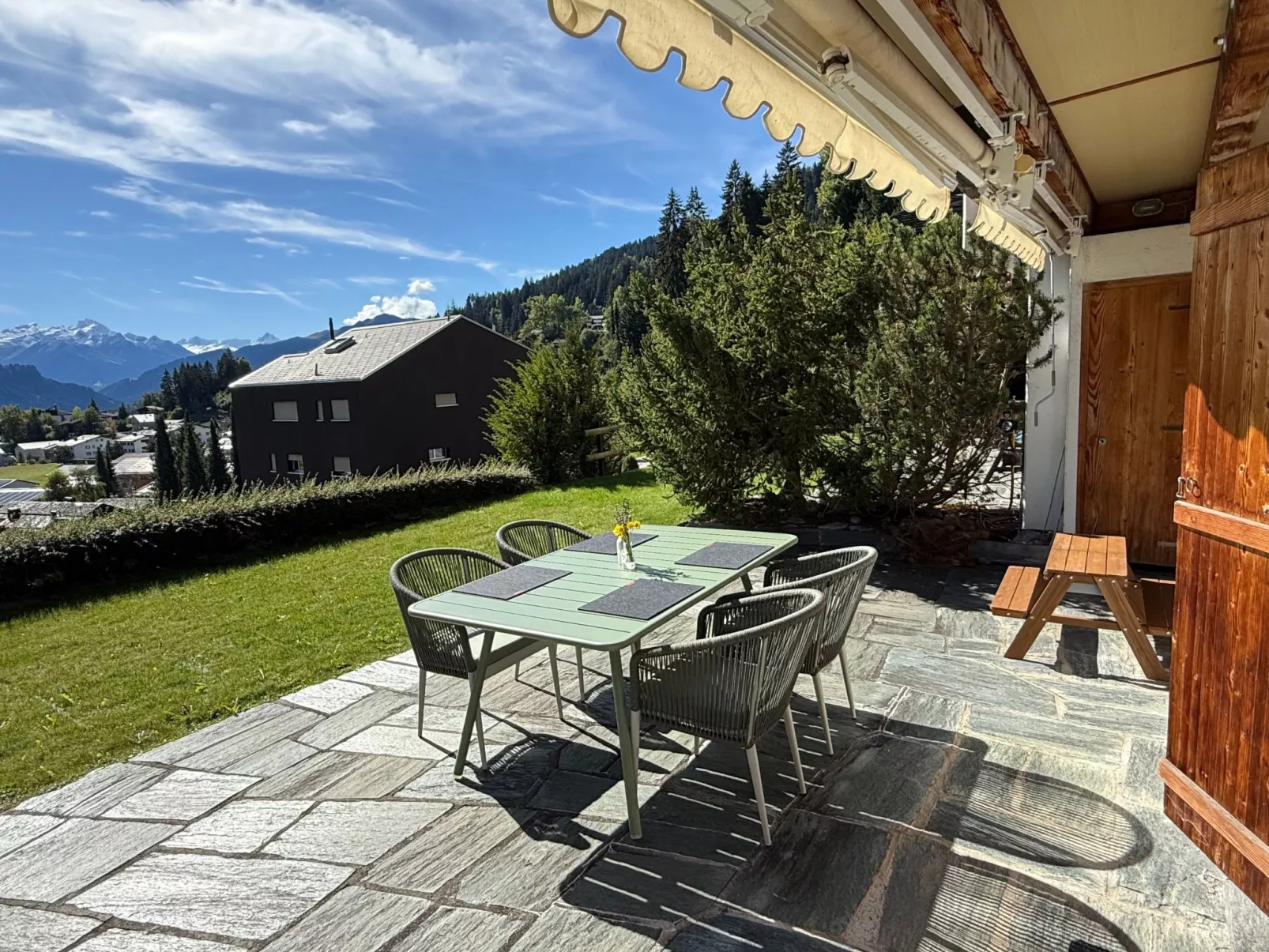 Familienfreundliche und gemütliche 3.5 Wohnung mit Garten-Draußen