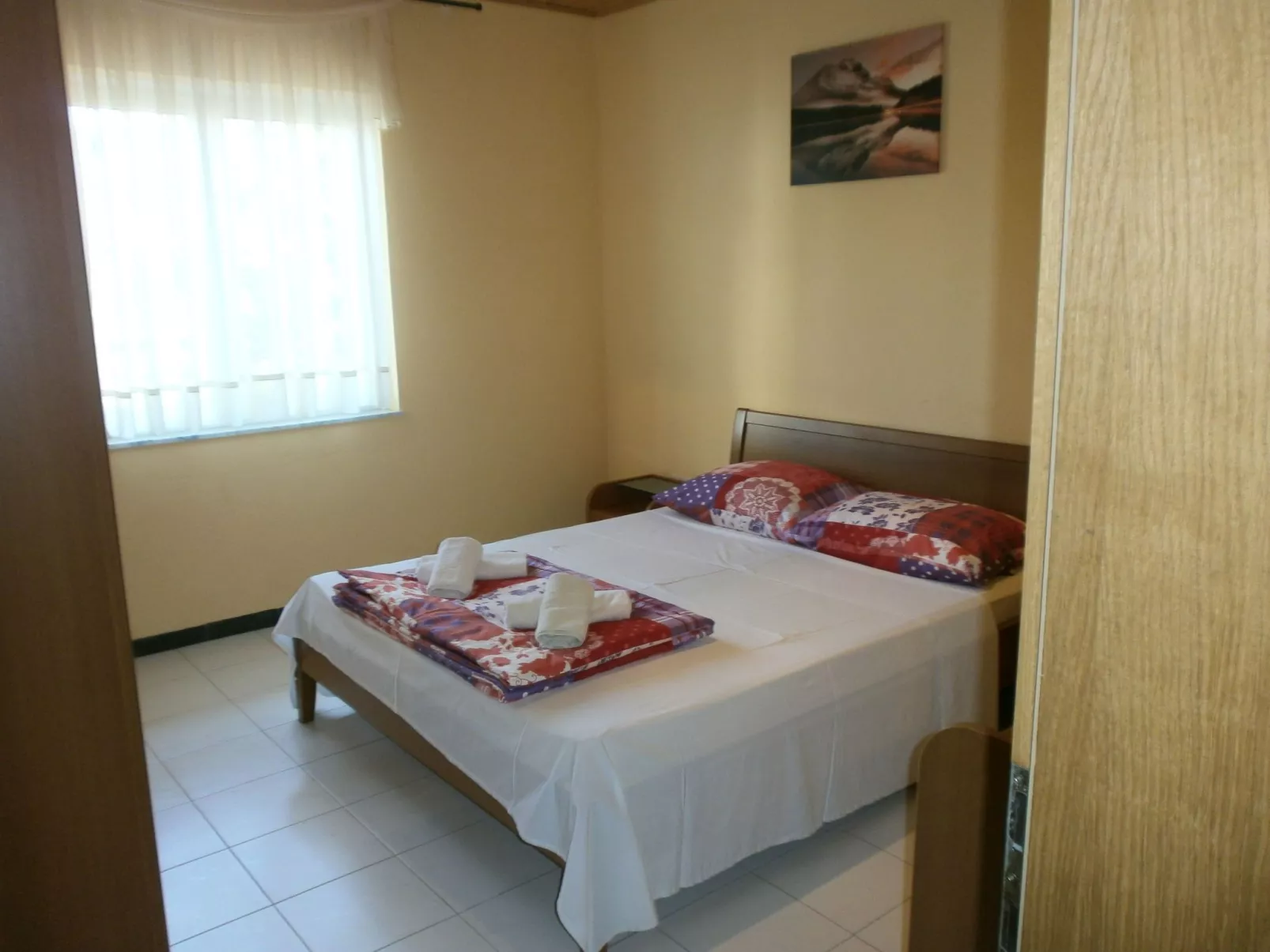 Für sechs Personen mit Terrasse-Drinnen