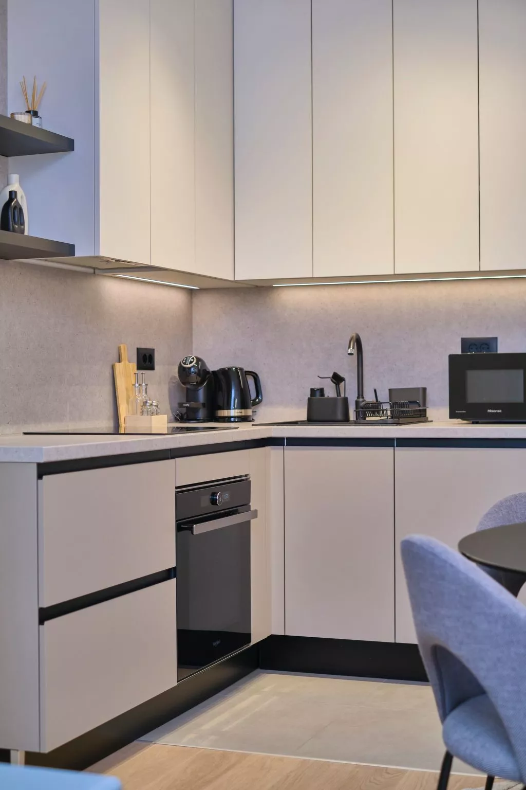 "Splitful Apartment" - Dedans