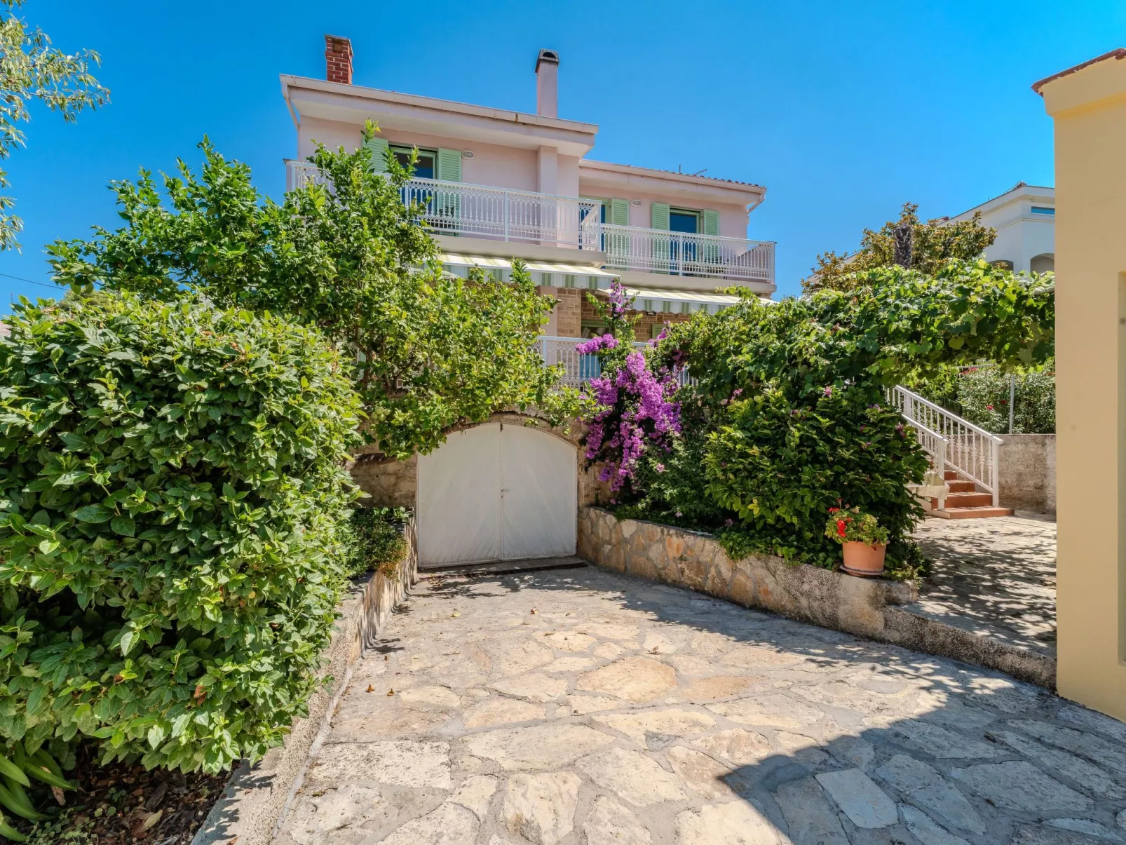 Gartenvilla am Meer Kožino-Draußen