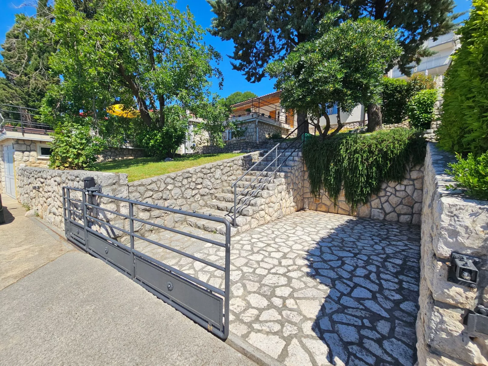 Wohnung mit Terrasse, Grill, Parkplatz-Dehors