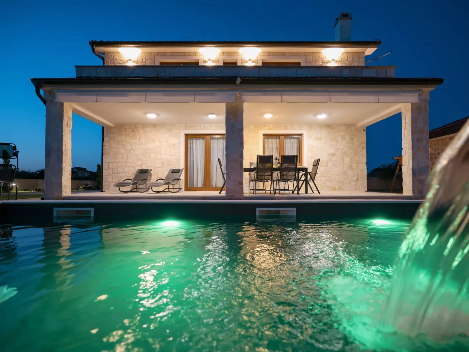 Villa mit beheiztem Pool in der Nähe des Meeres-TA Leut Agency-Outside