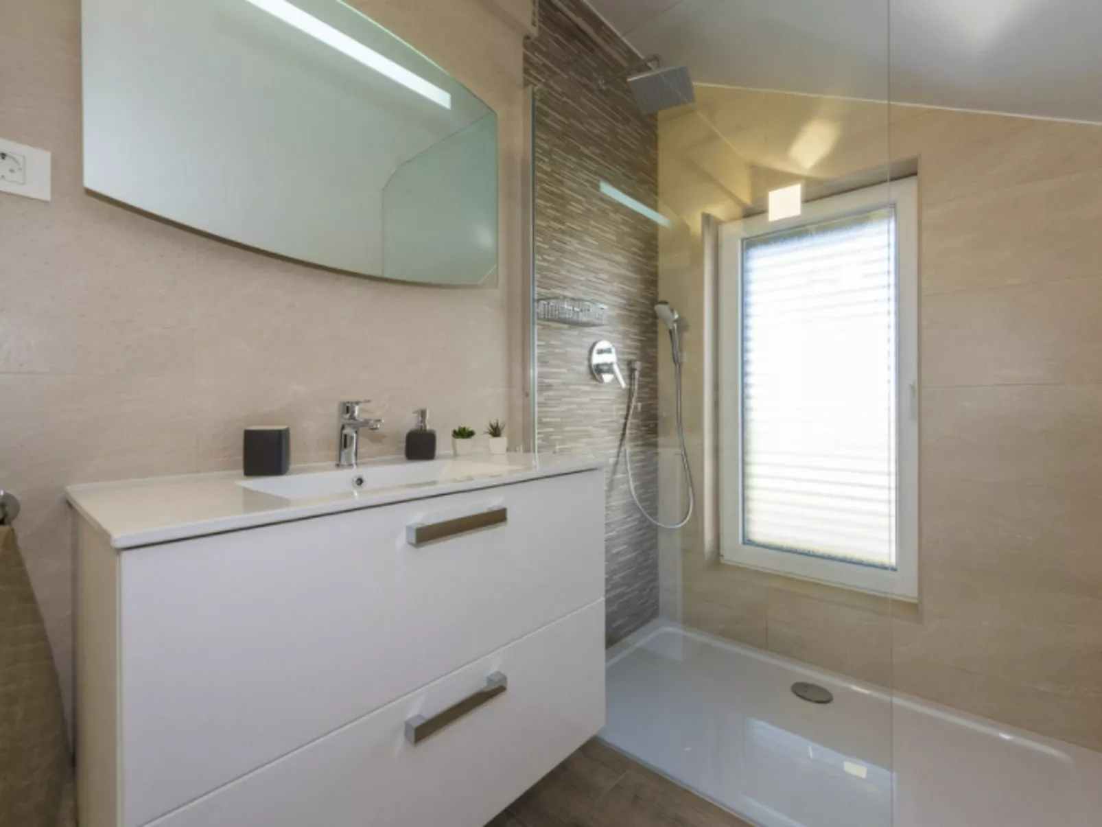 Villa Juhuhu in Dubrava kod Sibenik-Drinnen