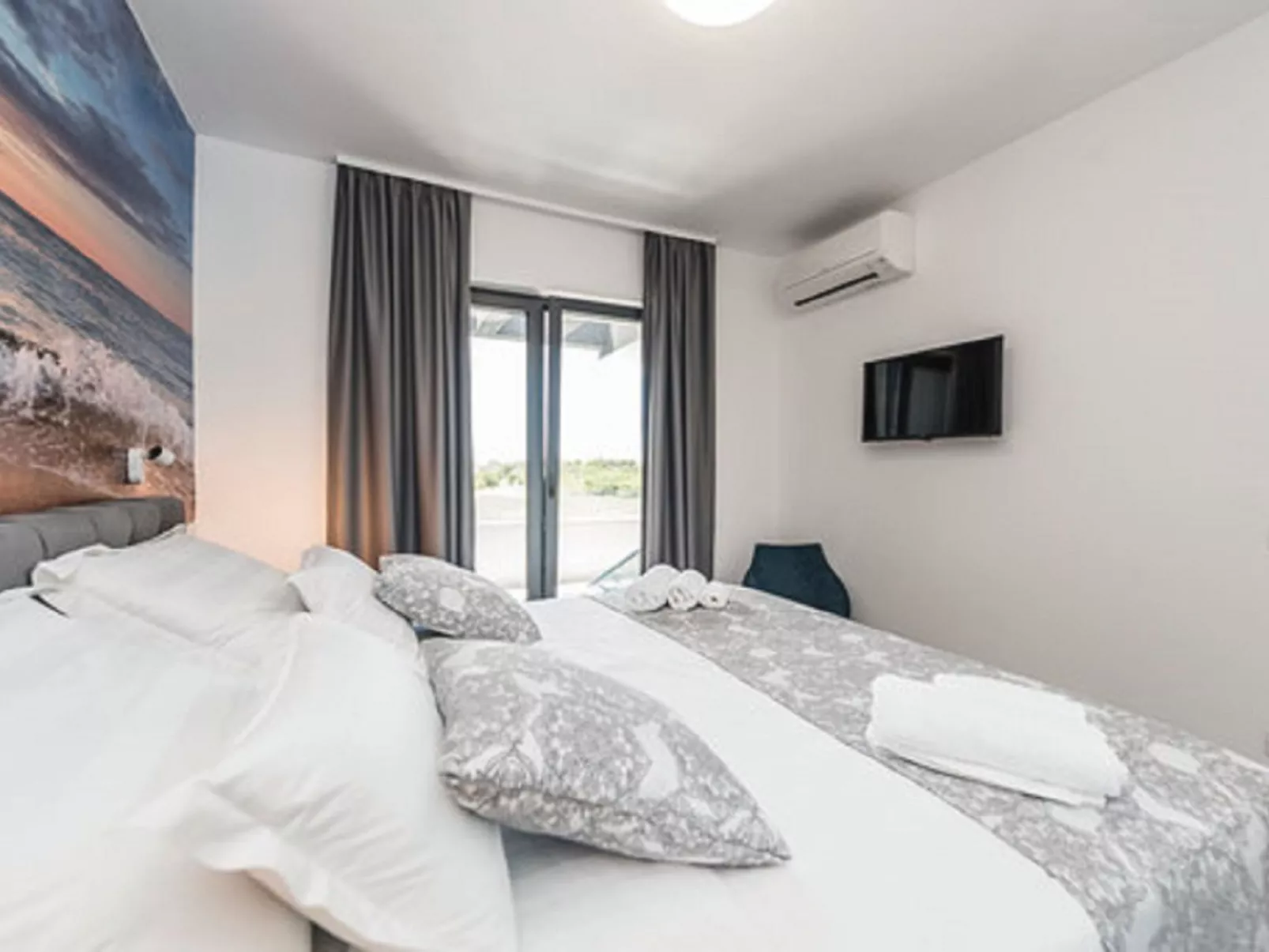 Villa Angelo mit Sauna, Fitnessraum und Pool-Drinnen