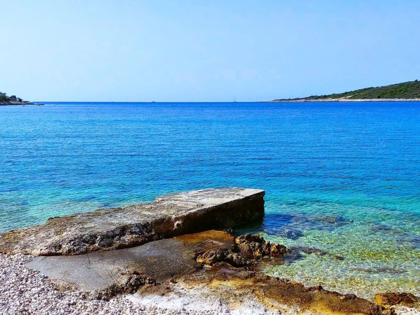 Luxuriöse Villa Dolce Vita direkt am Meer mit privatem Pool und Parkplatz-Draußen