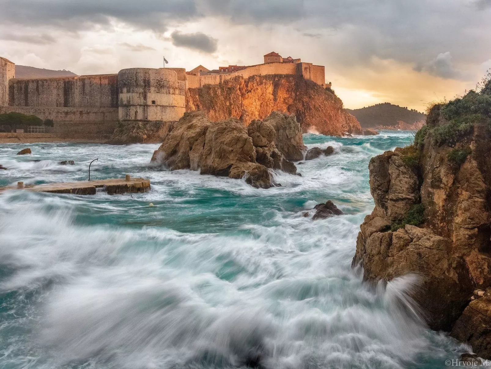Großes Ferienhaus mit Terrasse und Garten-Outside
