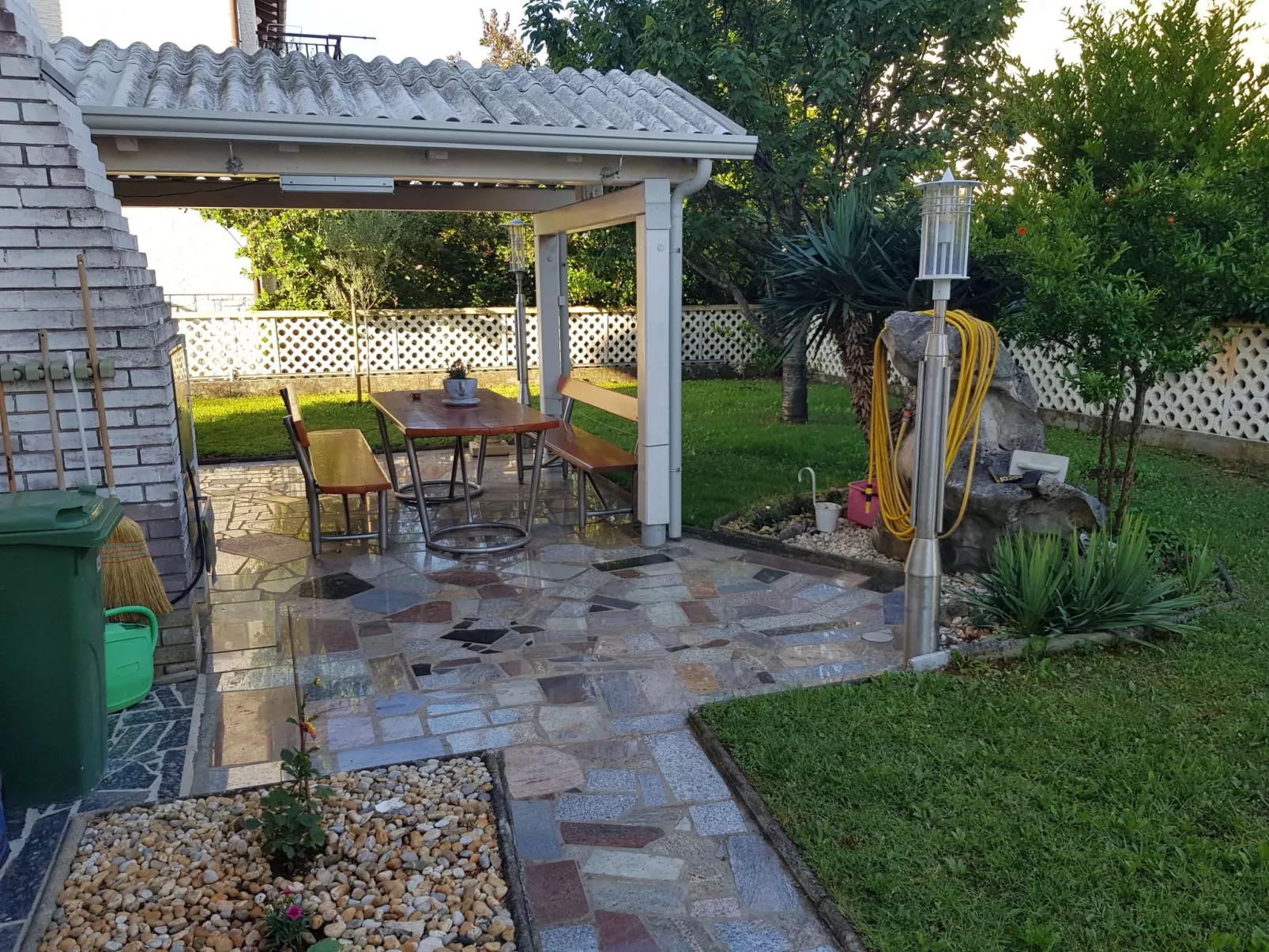 Wohnung Hama Komunela mit Garten und Stellplatz-Outside