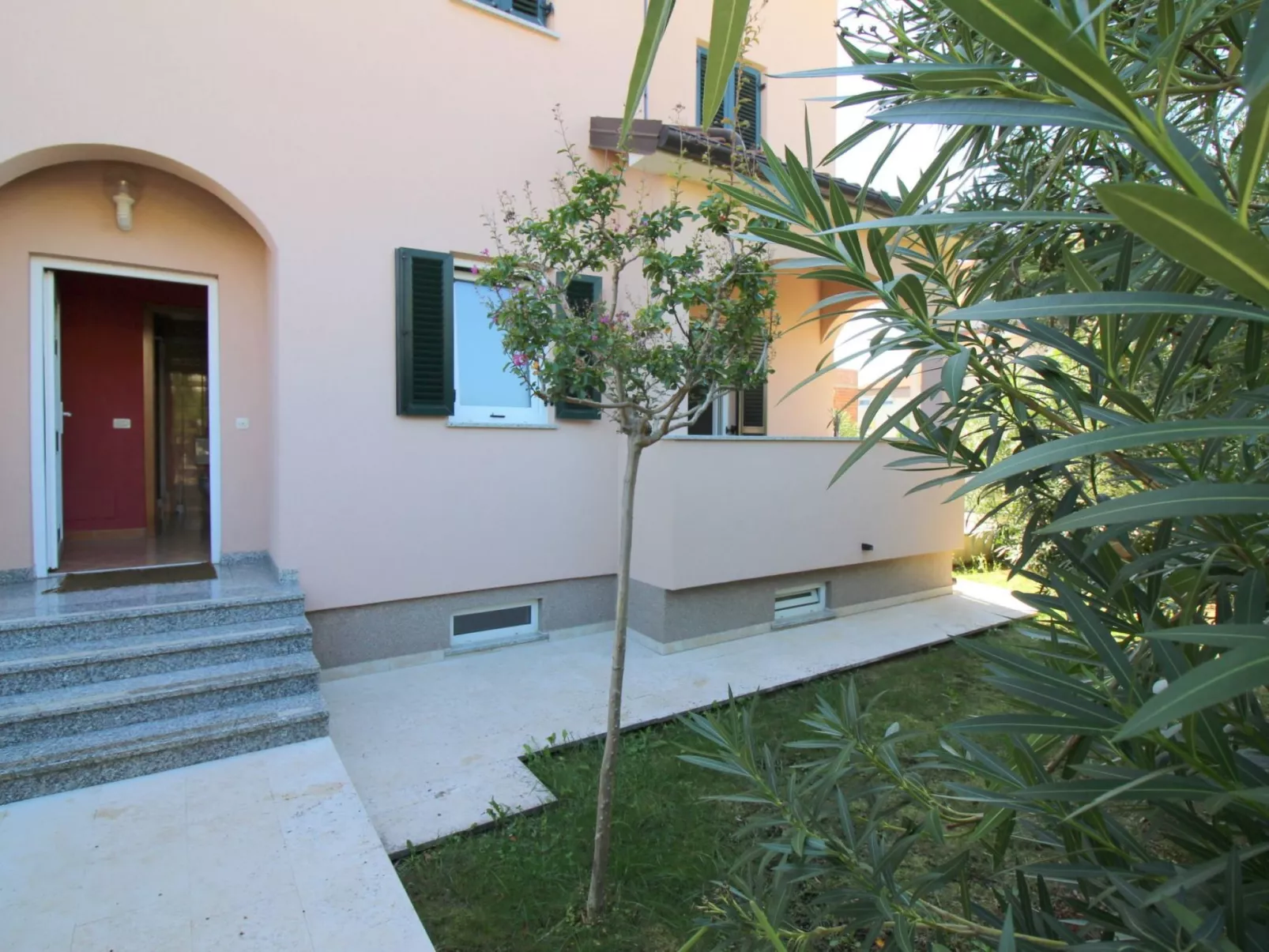 Iko 2 in Porec mit  Terrasse-Draußen