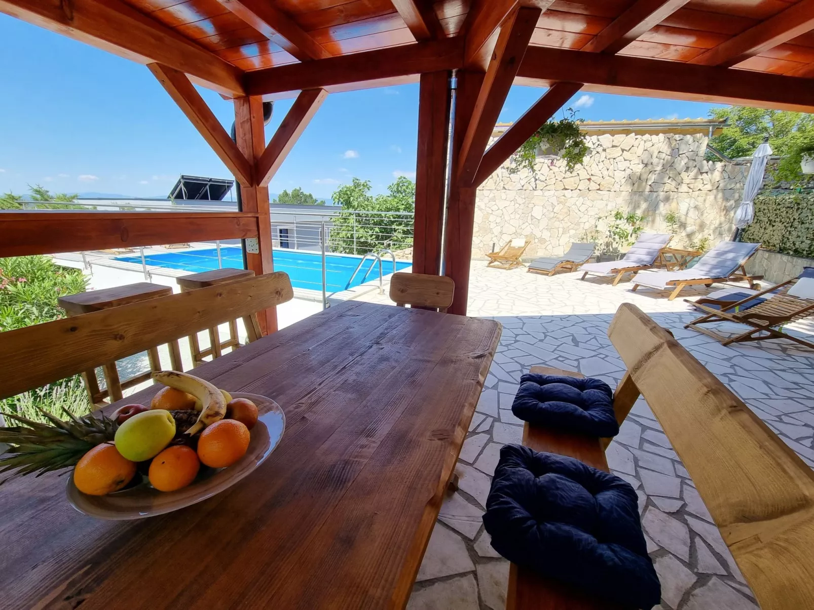 Mit privatem Pool und Sauna-Dehors