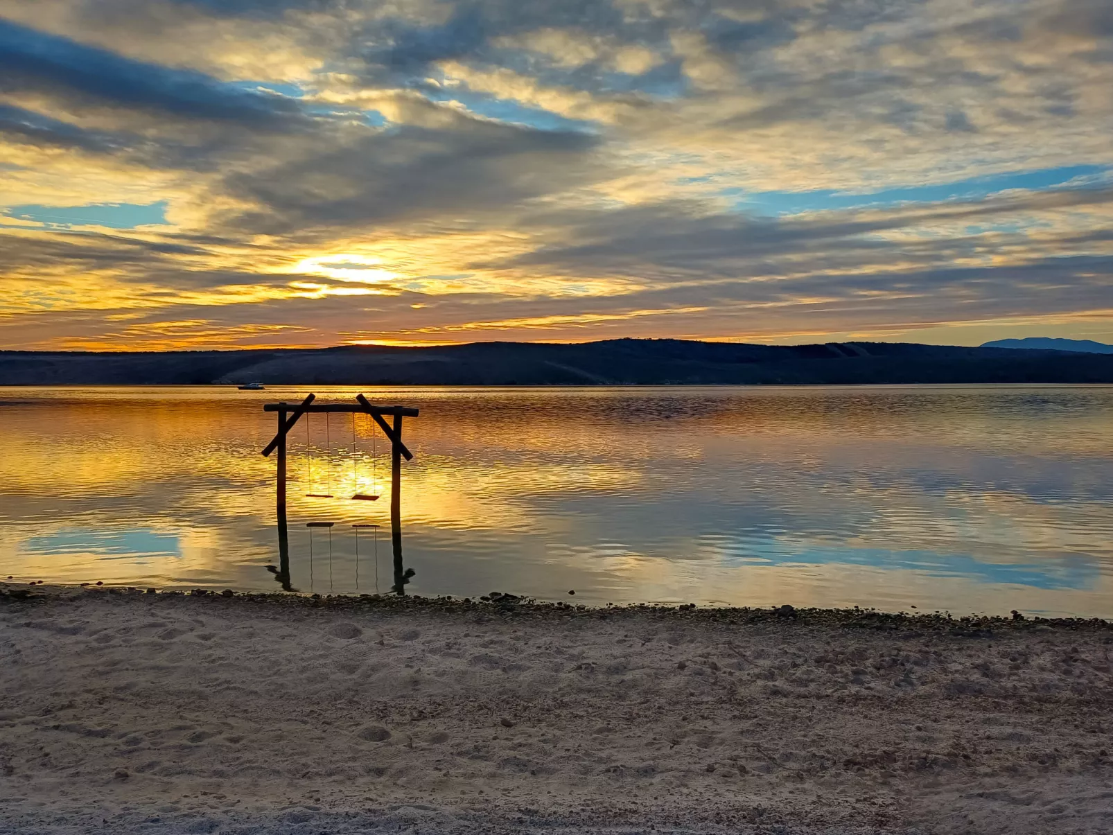 In Jadranovo mit Terrasse, gemeinschaftlichem Pool und Garten - Umgebung