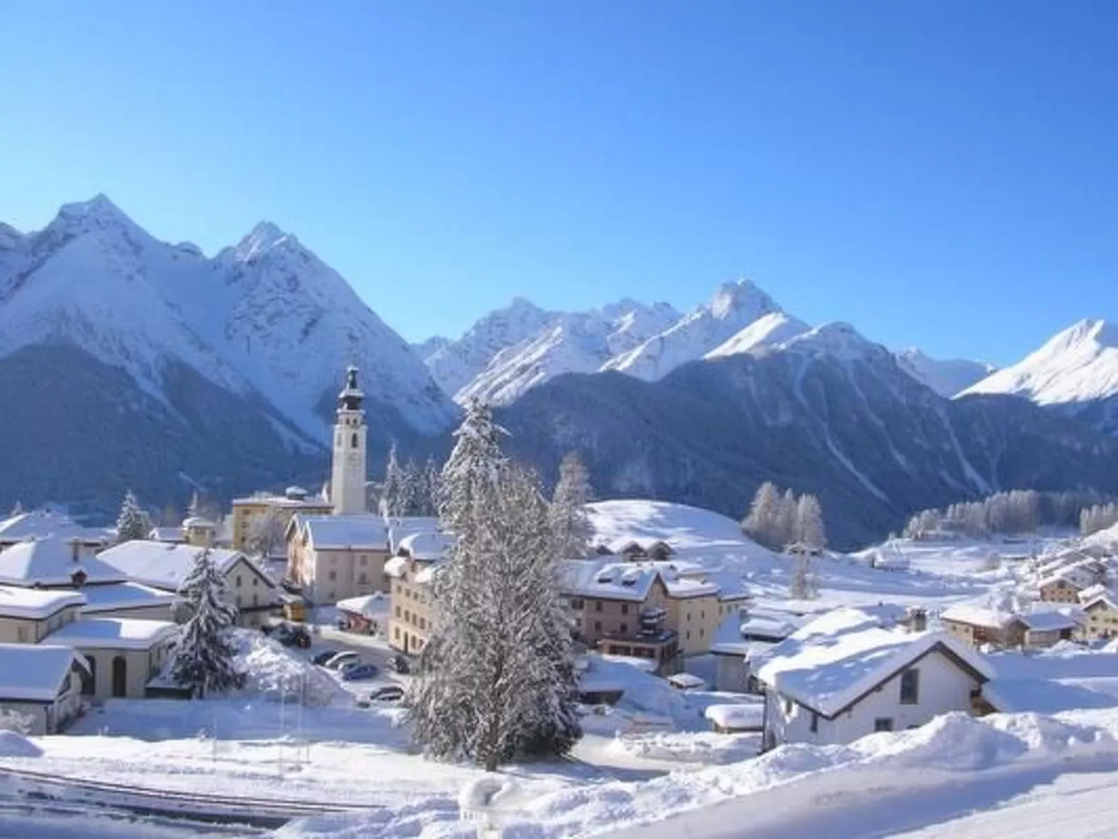 Chasa Semadeni-Draußen