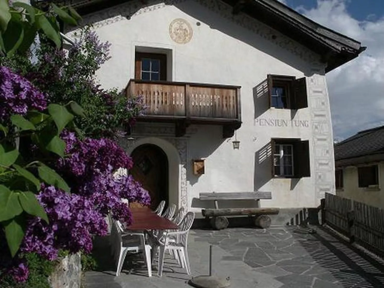 Pensiun Tung-Outside