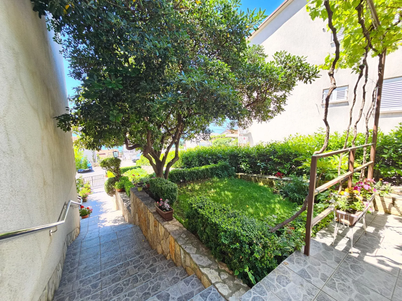 Wohnung für 7 Personen mit Terrasse und Meerblick-Outside