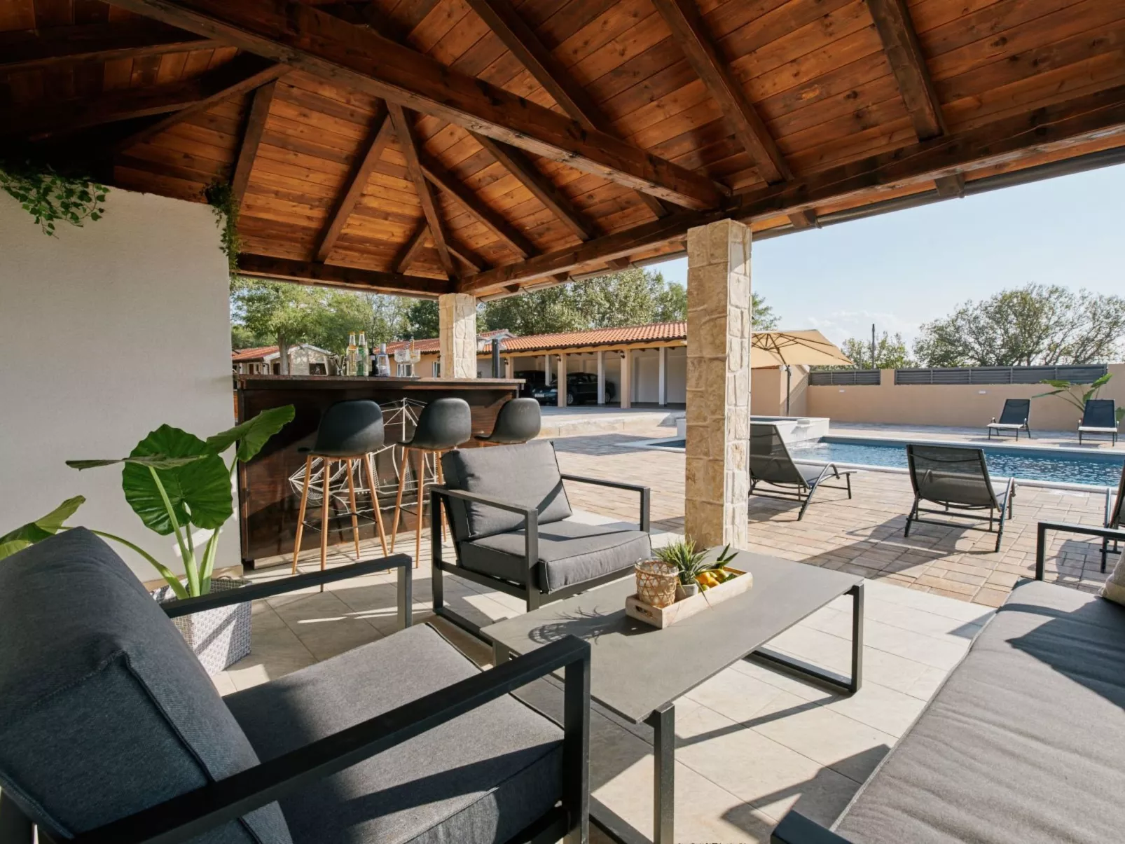 Wunderschöne Villa mit privatem Fitnessstudio und Pool - TA Leut-Image-tags.info