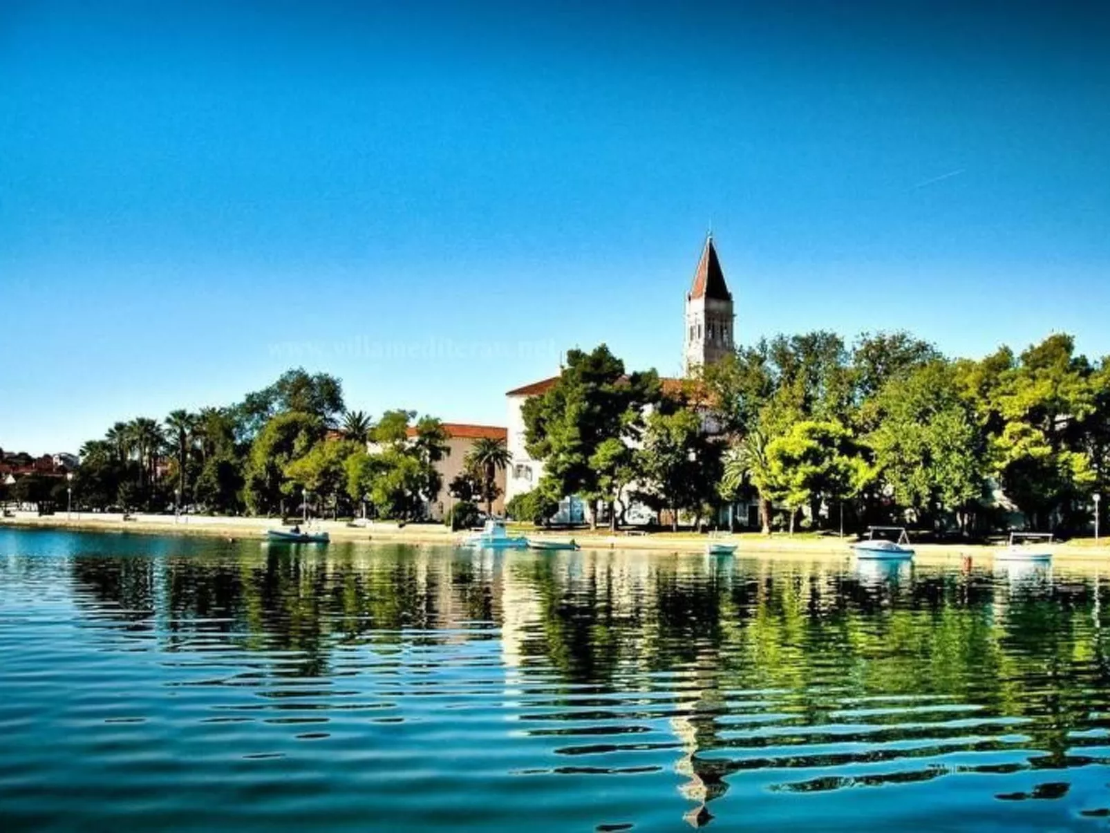 Mit Terrasse und Grill-Outside