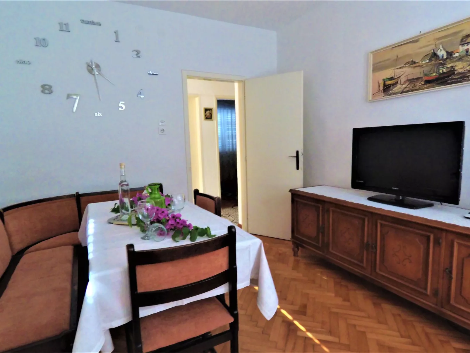 Große Ferienwohnung in Pag mit Privater Terrasse-Drinnen