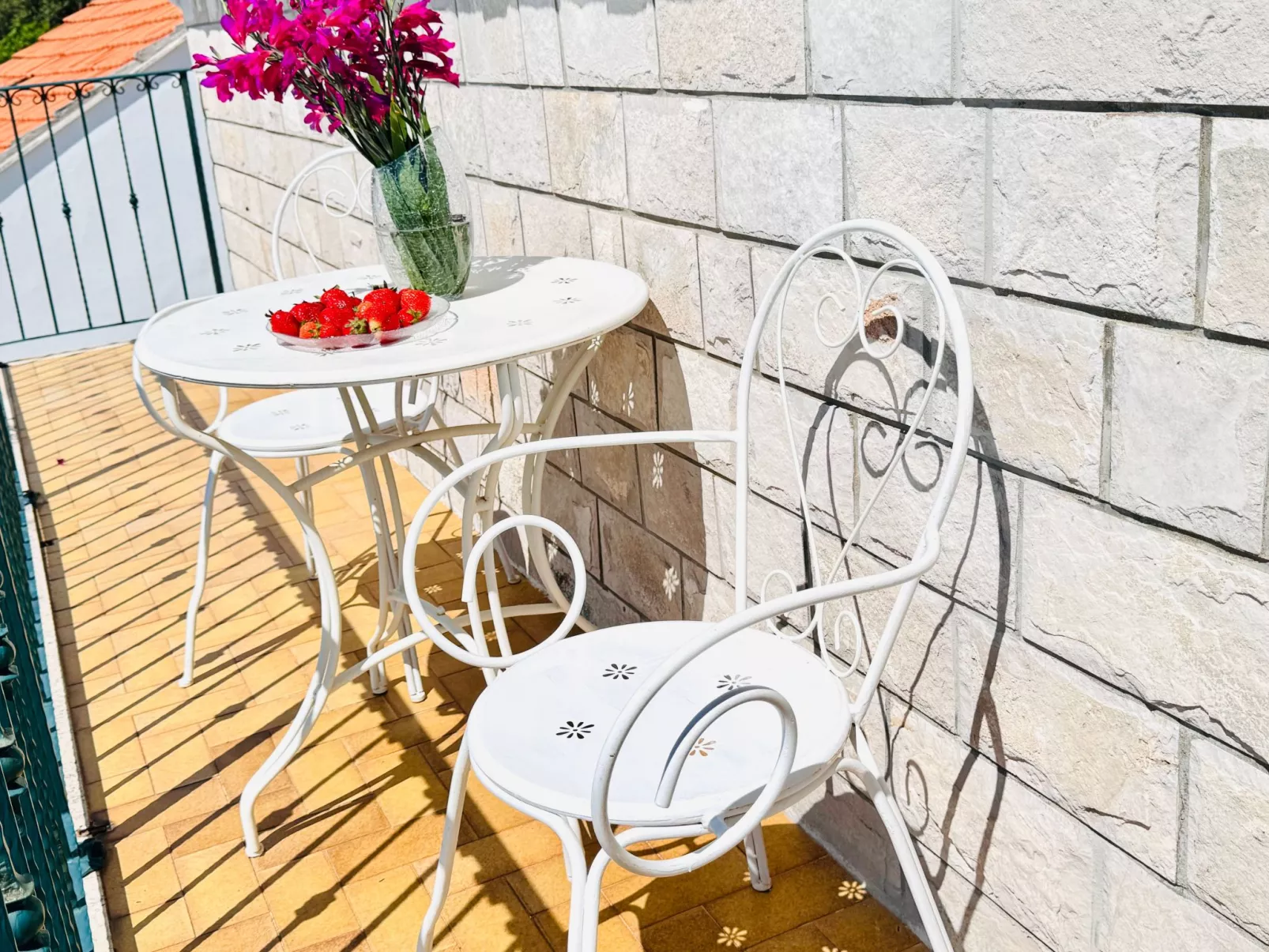 Villa mit Blick auf das Wasser-Draußen