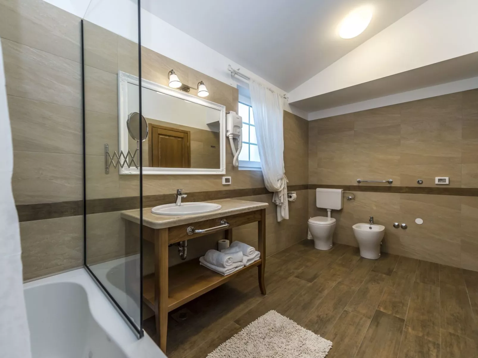 VILLA CON WELLNESS A 1 KM DAL MARE-Drinnen