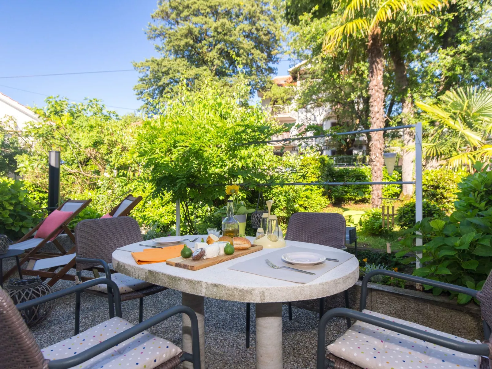 Wohnung "Villa Karmen" direkt am Strand-Draußen