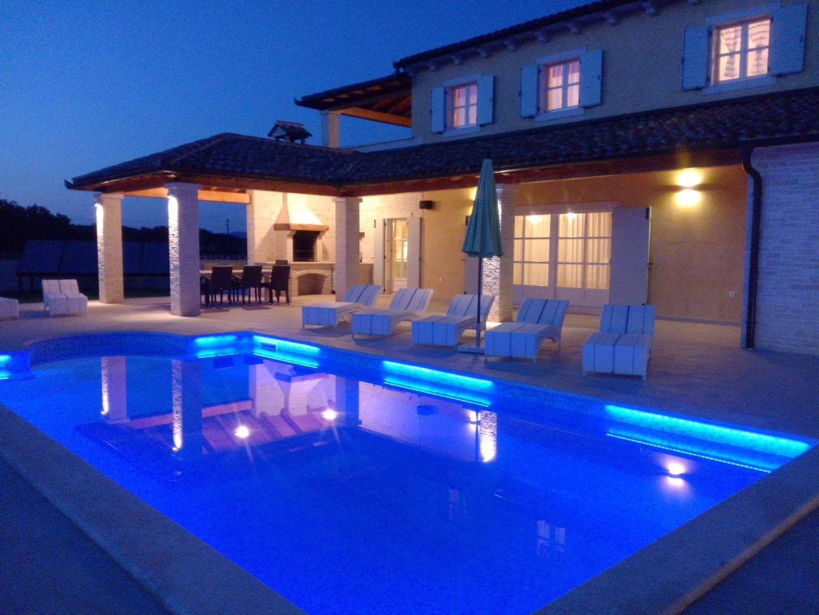 Für 8 Personen und 2 Kinder in Segotici, Istrien (Südküste von Istrien)-Draußen