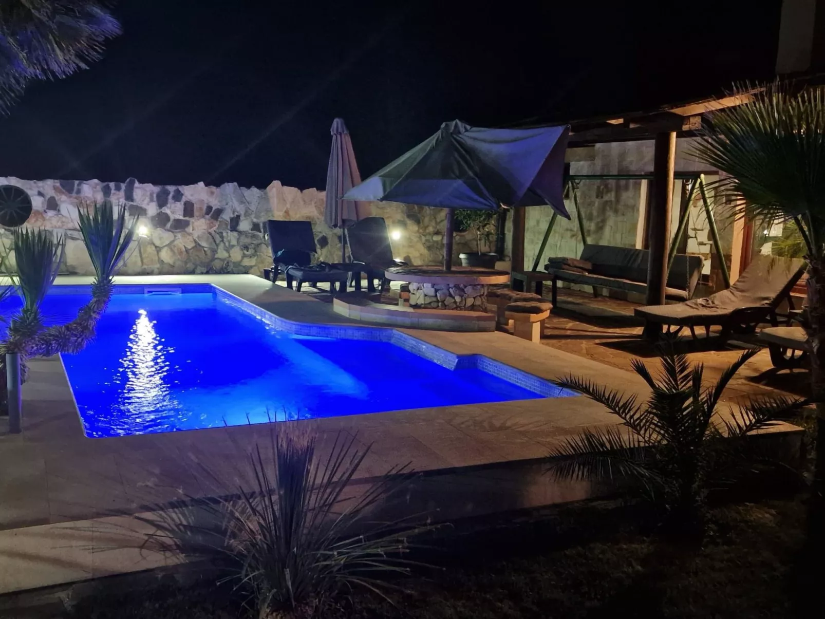 Schönes Haus in Pomer mit privatem Parkplatz-Draußen