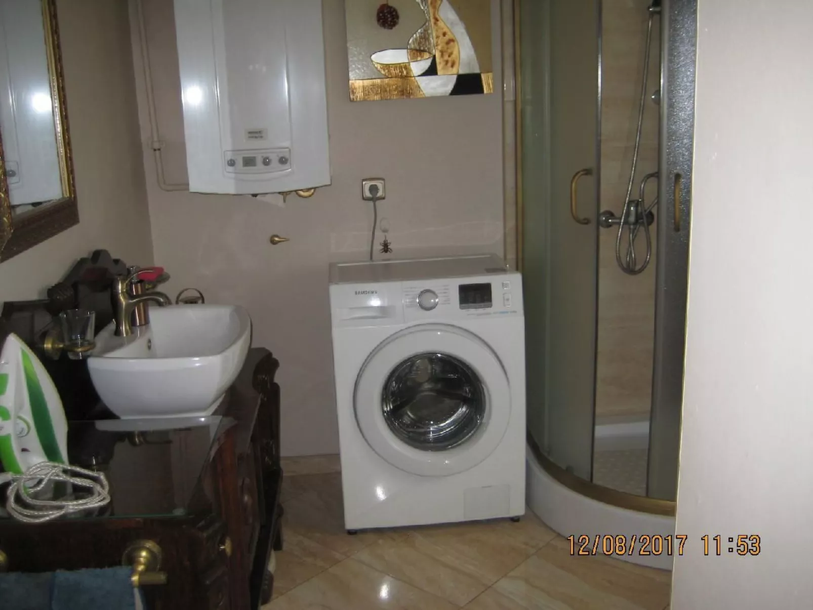 Mit Garten, Grill und Terrasse-Drinnen