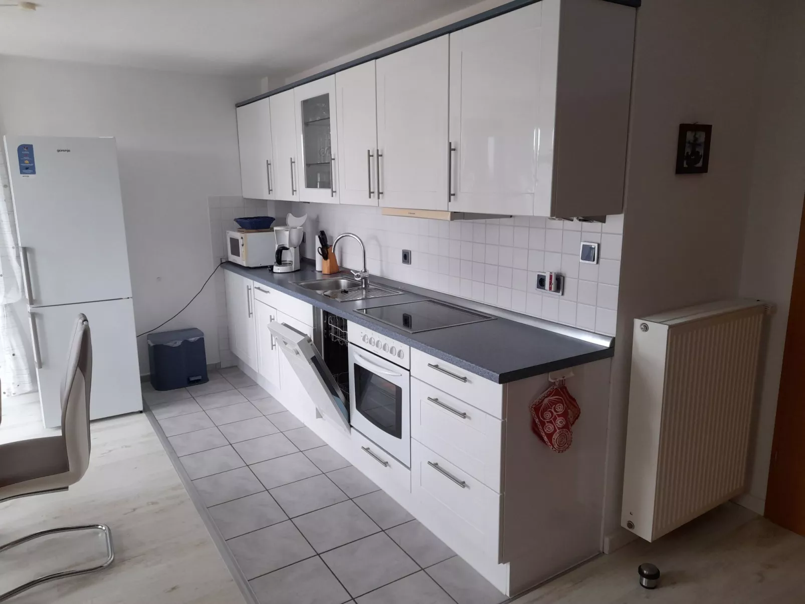 Moderne Ferienwohnung mit Balkon in Strandnähe-Drinnen