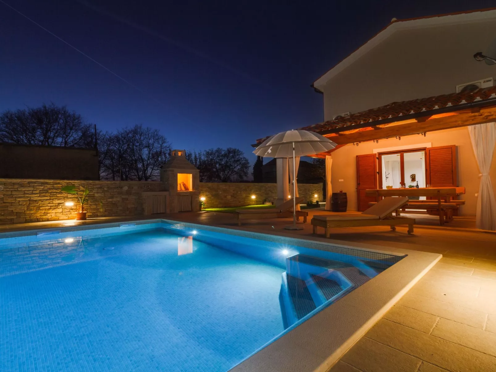 "Villa Nima" mit privatem Pool-Dehors