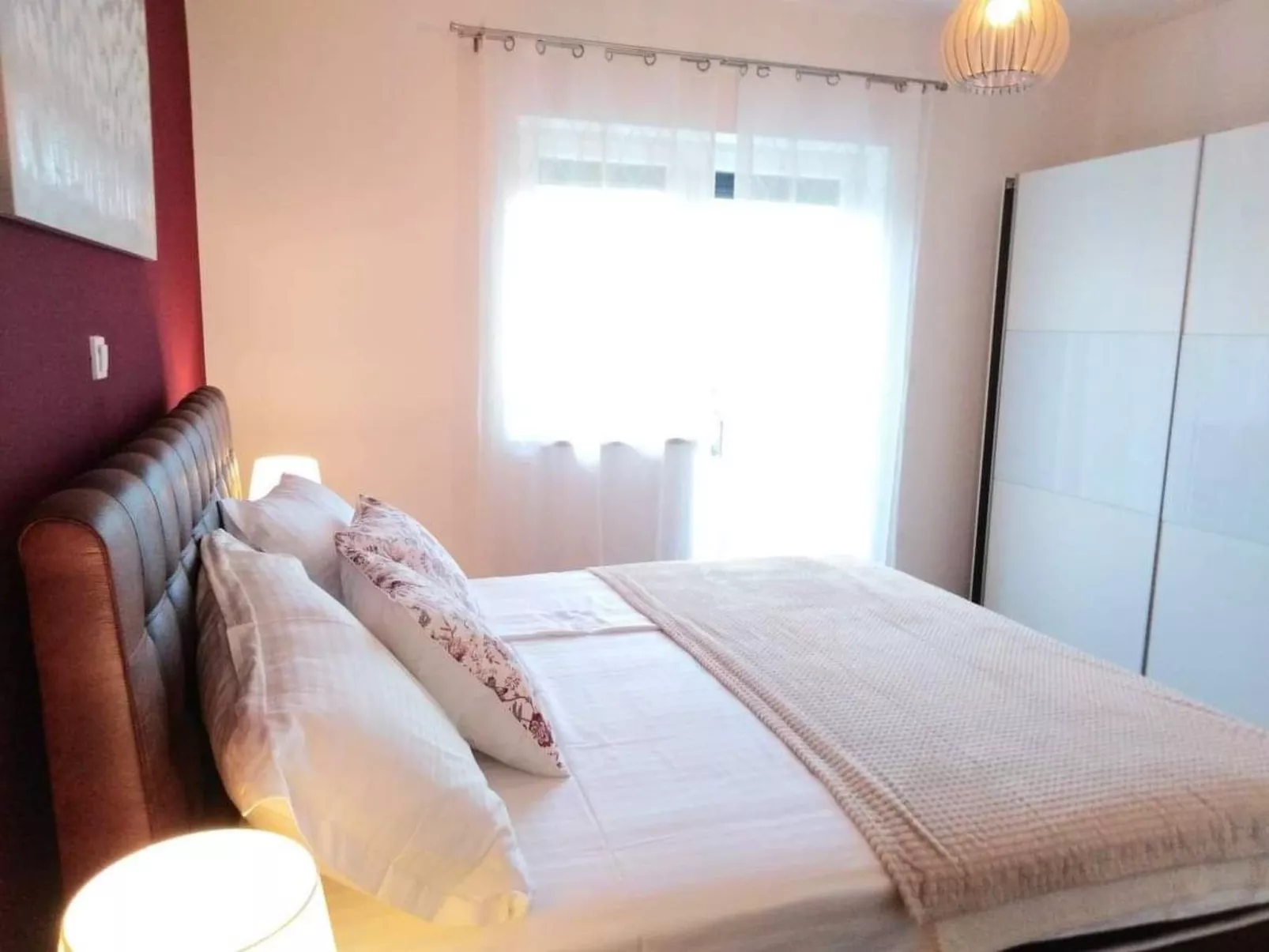 Mit Terrasse, Grill und Garten-Drinnen